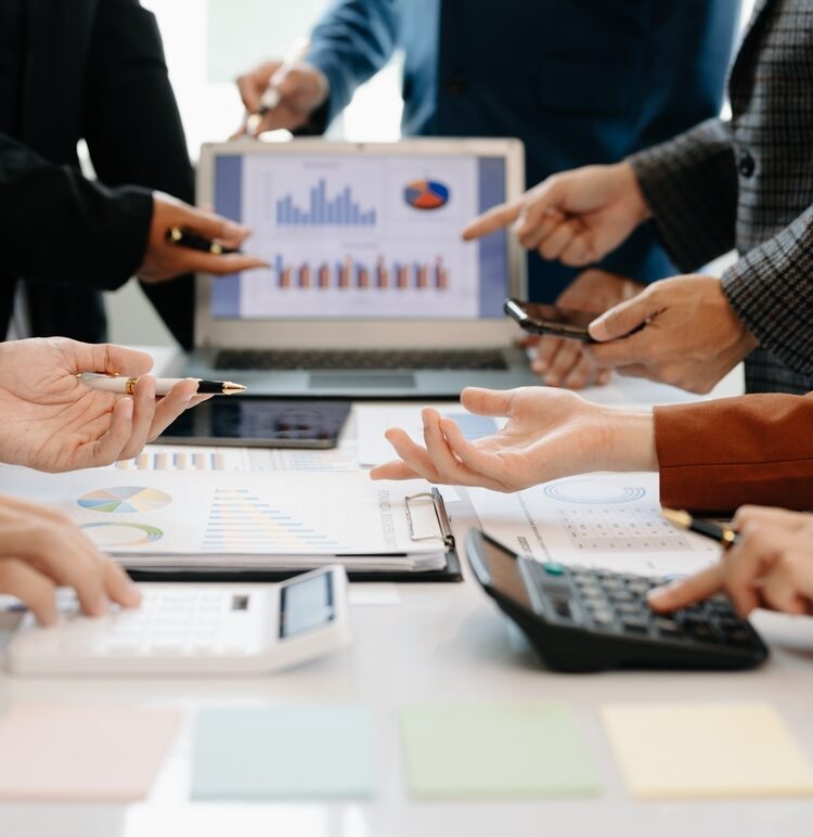Business,Team,Meeting,Present.professional,Investor,Working,With,Finance,Managers,Task.